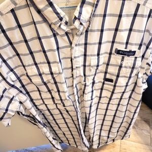 Columbia short sleeve button down shirt size M